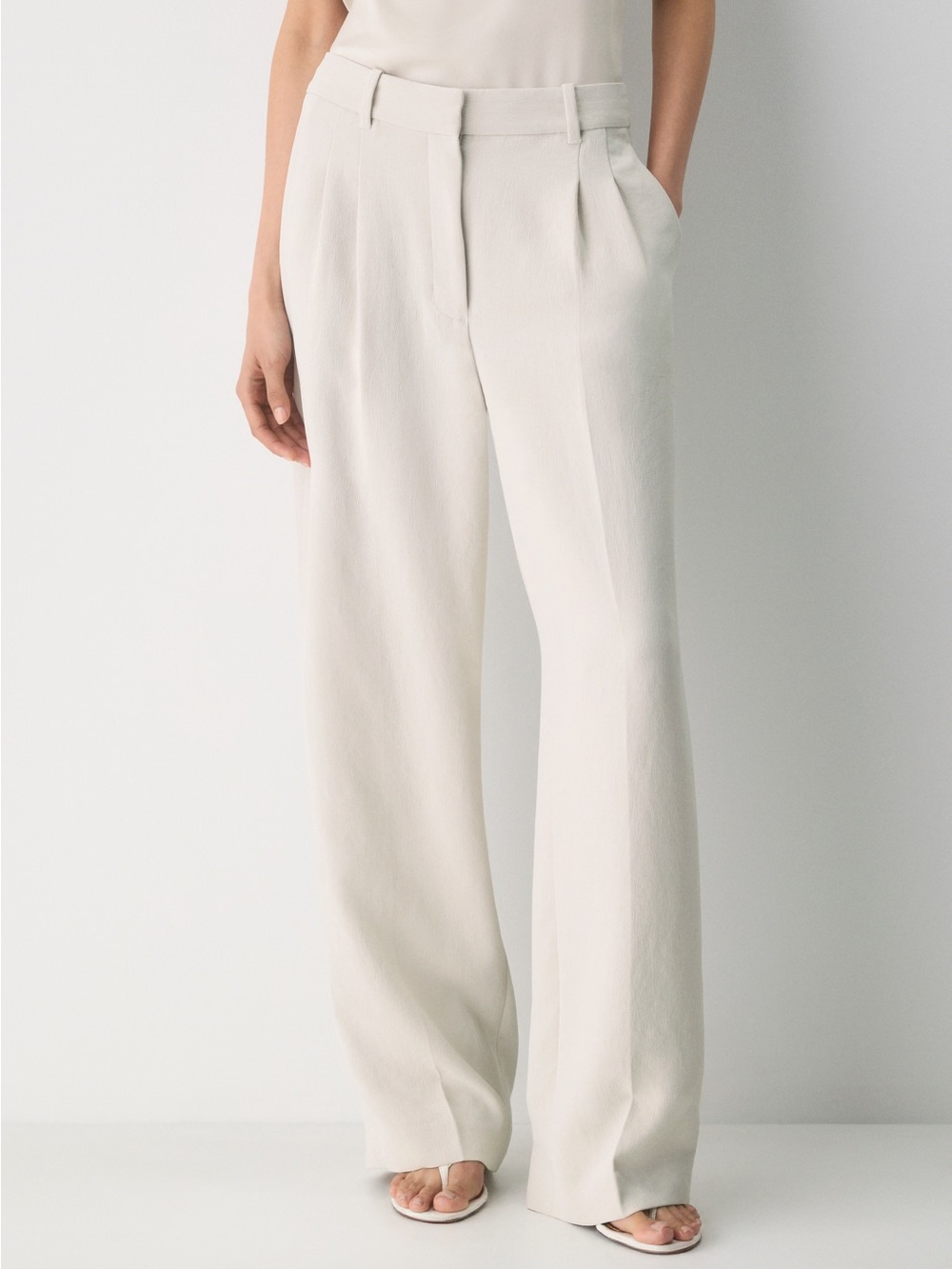 Aritzia Wilfred The Effortless Pants in Beige